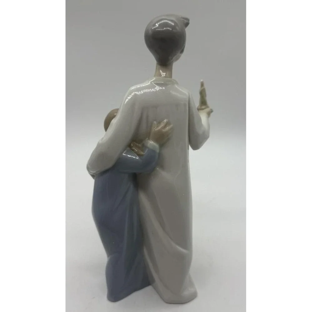 N/A porcelain figurine